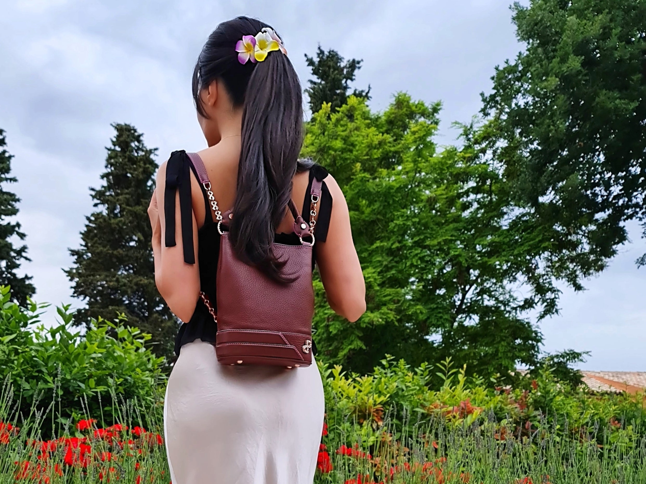 The AELIA is a Multi-look, multifunctional backpack in 3DhardwarebInspired by Roman Colosseum- All MADE IN ITALY.