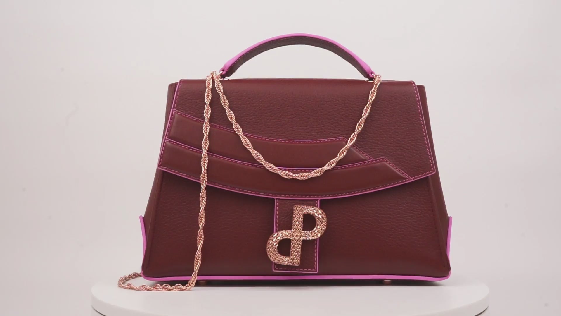 LIVIA Messenger bag – ForeverLuxury Italian messenger bag with 3D hardware, All MADE IN ITALY. Black with pink accents