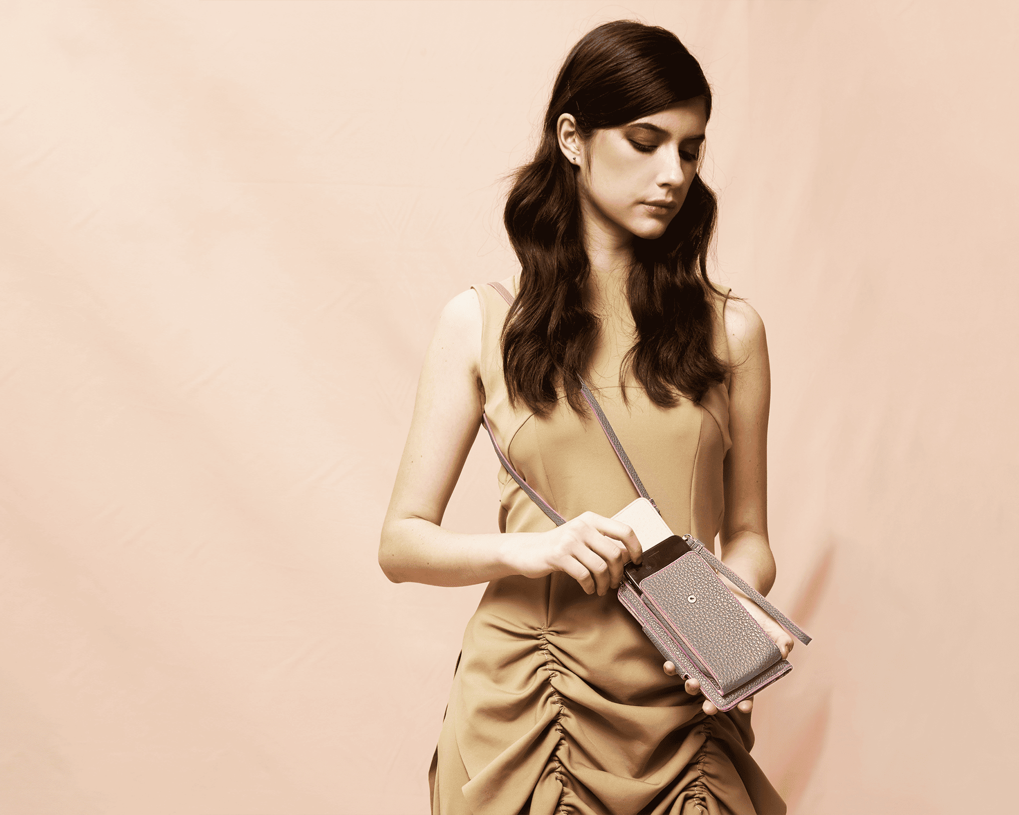 CLAUDIA Mobile Crossbody