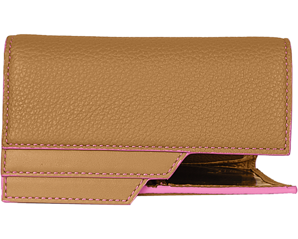 An exceptionally refined finish of this accessory makes it the ideal portable luxury wallet.