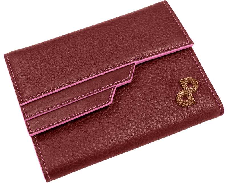 The definition of designer elegance, the JULIA is an icon of sophistication you can always carry with you. Each piece is Individually crafted with, featherweight, hand-carved, 3D Forever Logo hardware- All MADE IN ITALY