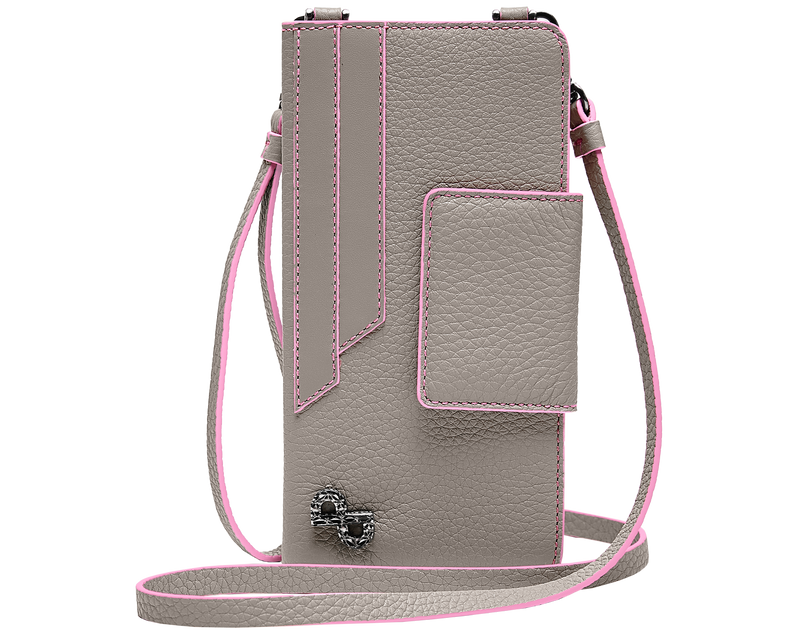 Multifunction, CLAUDIA mobile crossbody in Bordeaux grained calf leather is the quintessential item to bring with you whether you’re sightseeing, on a night out, or on the move. Individually crafted, lightweight, 3D Forever Logo hardware plated in 18k Rose Gold plated– a distinctively lightweight feature which favours functionality and effortless wear -All MADE IN ITALY